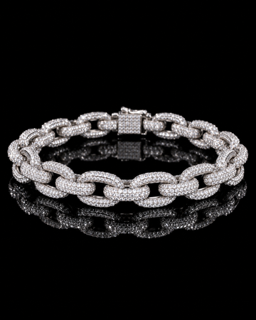 Iced Anchor Bracelet auf schwarzem Grund