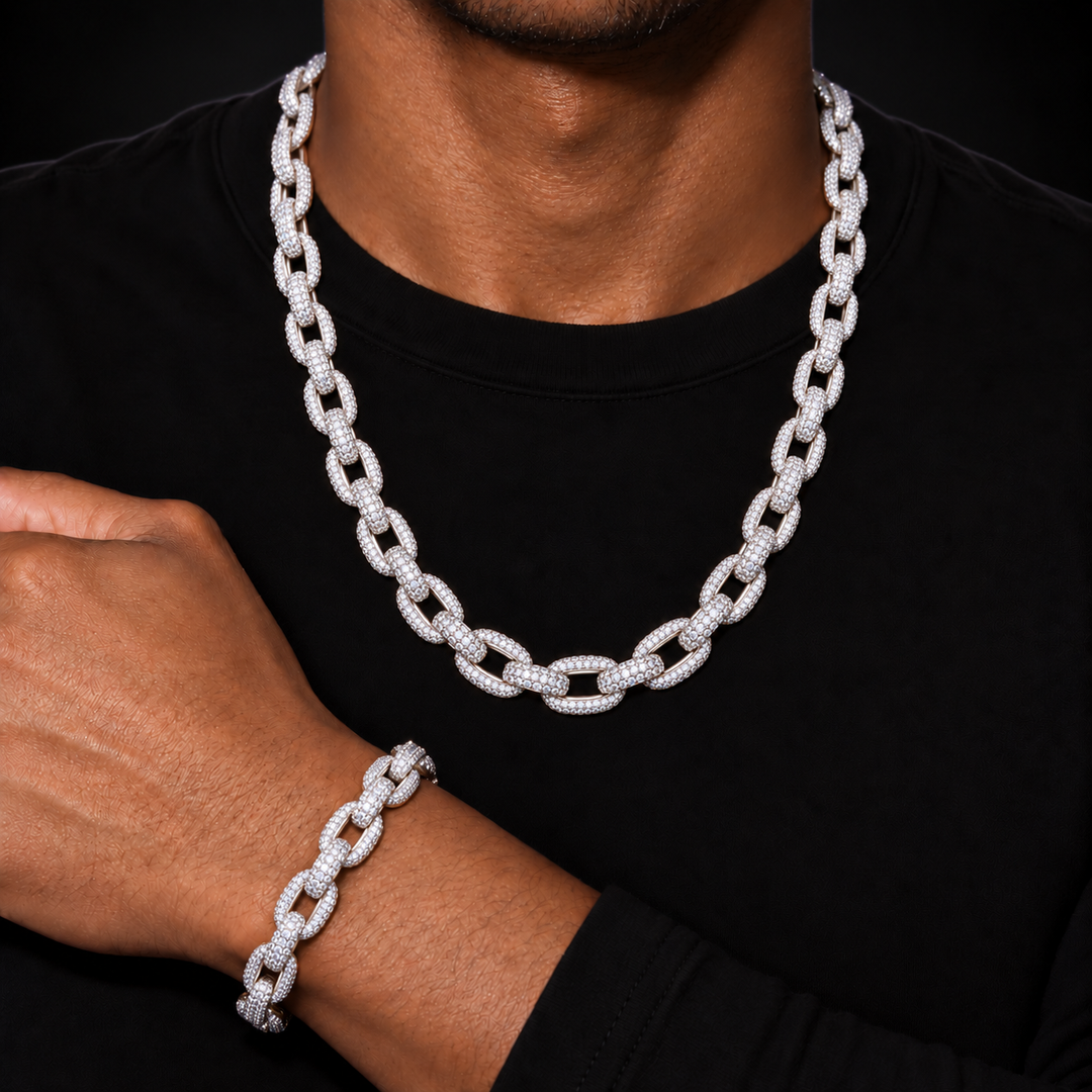 Iced Out Anchor und Iced Anchor Bracelet getragen