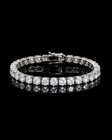 Tennis Chain Bracelet auf schwarzem Grund